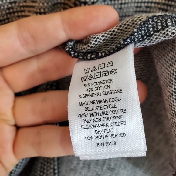 Tahari Sleeveless blouse - Picture 6 of 7